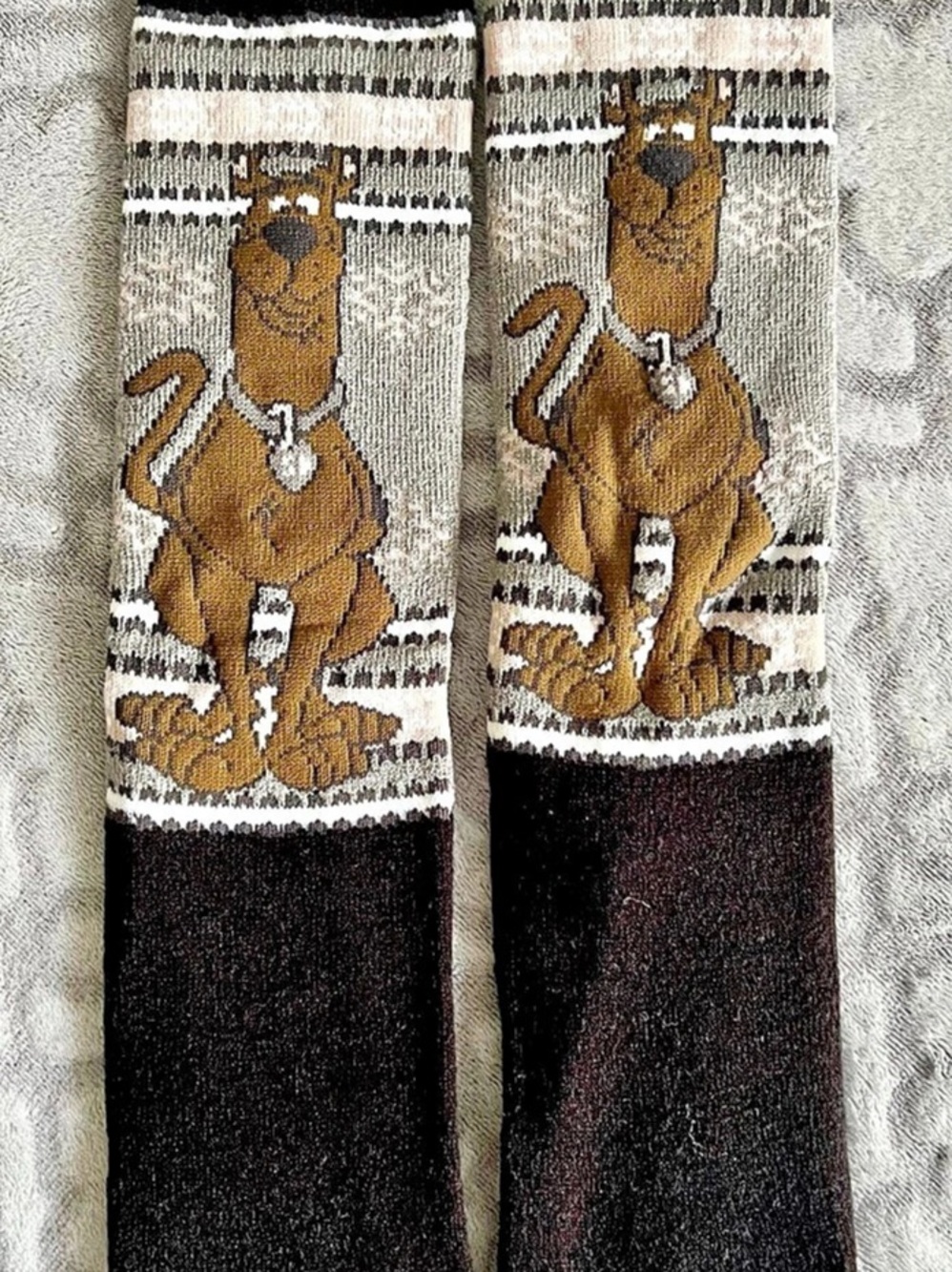 Vintage Scooby-Doo Slipper Socks Size 9-11 Gray Black Snowflake Grips